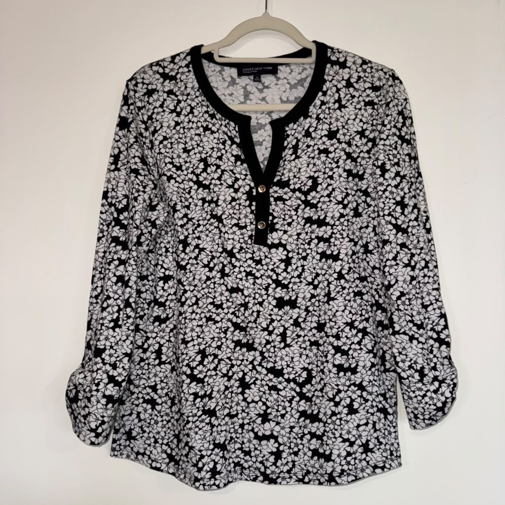 Jones New York Womens Sz M Pullover Shirt White Floral Long Sleeves Dainty Cute